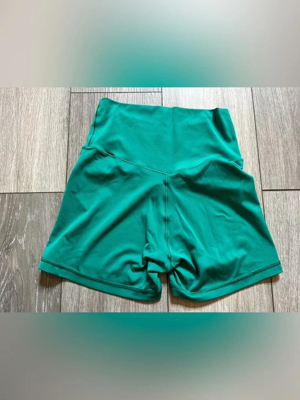 Offline By aerie Green Train Athletic Shorts Size Medium - Picture 3 of 6